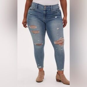 Torrid High Rise Super Soft Skinny Jegging Destructed Jean Size 1 (14/16)